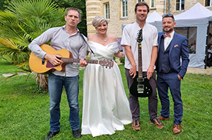 Musiciens cocktail mariage guitariste chanteur